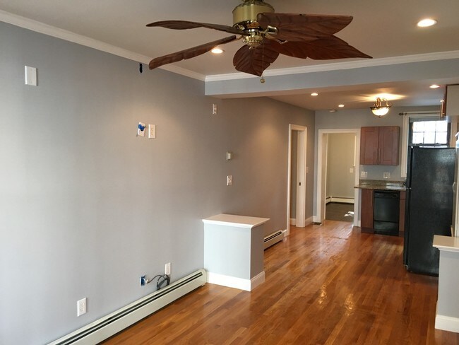 Foto del edificio - Luxury 1 Bedroom In Southie Brownstone