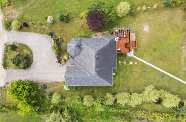 Building Photo - 11 Ch Cléophas-Scantland