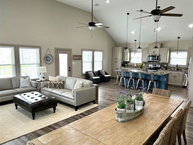 Foto del edificio - 25024 Sausalito Dr