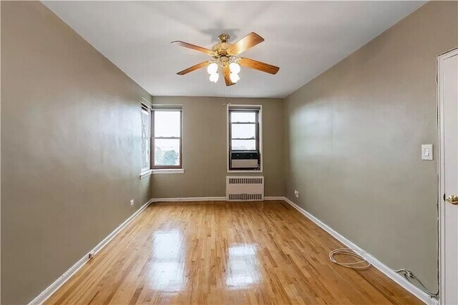 Building Photo - Spacious 1 bedroom 1 bathroom