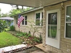 Building Photo - 244 Greenbrier Dr NE