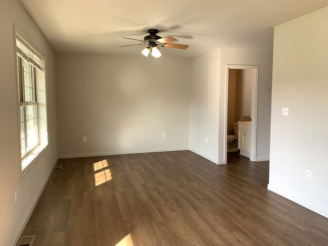 Foto del edificio - Make This Beautiful 3-Bedroom Townhouse Yo...