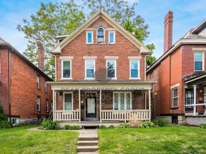 Building Photo - 131 W 8th Ave