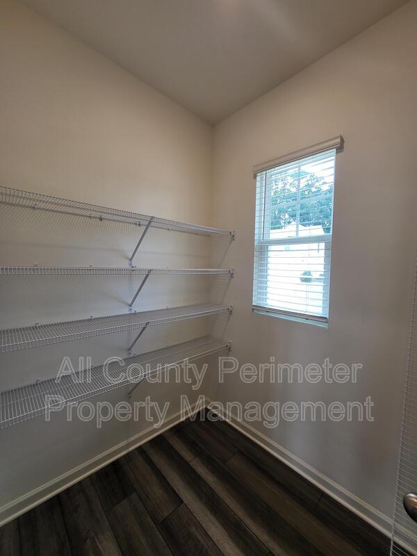 Foto del edificio - 212 Cottontail Ln
