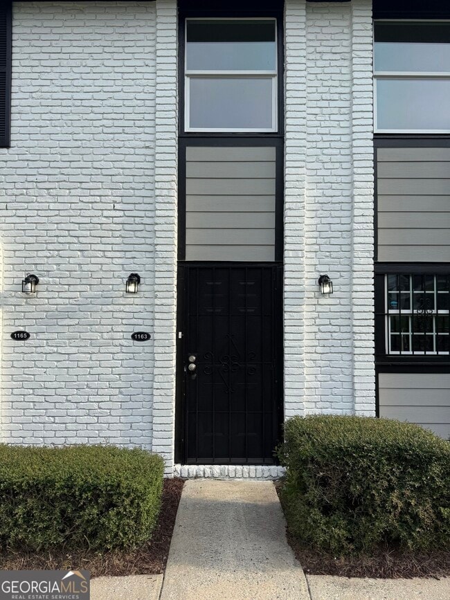 Building Photo - 1157 Boulevard