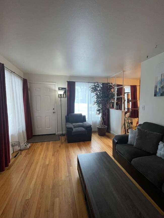 Building Photo - 1312-1314 Castlerock Drive