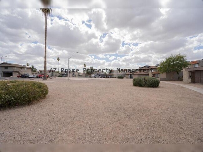 Foto del edificio - 4719 E Belleview St