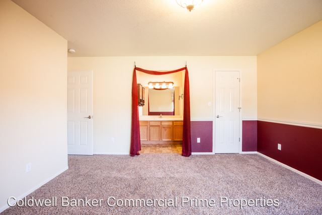 Building Photo - 1387 E Carolina Ave