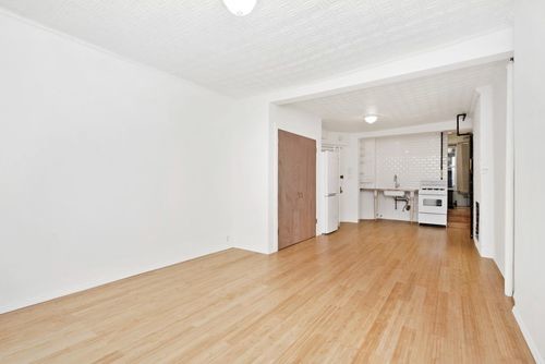 Foto del edificio - 423 E 9th St