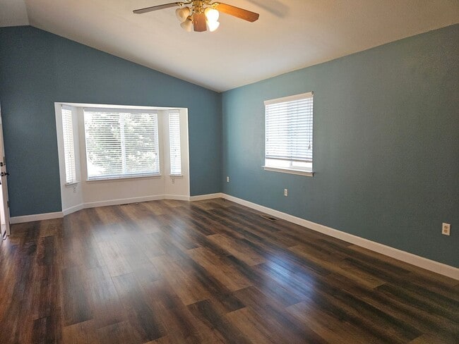 Building Photo - Available Now in Kelseyville Riviera