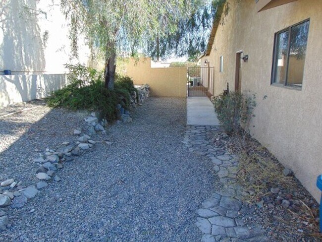 Building Photo - Furnished Summer Rental April- October 2025