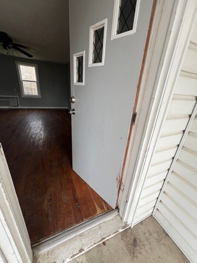 Foto del edificio - 3 bedroom/1 bathroom house