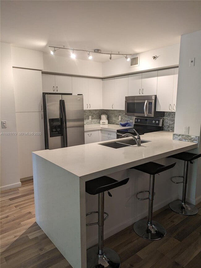 Building Photo - 19901 E Country Club Dr