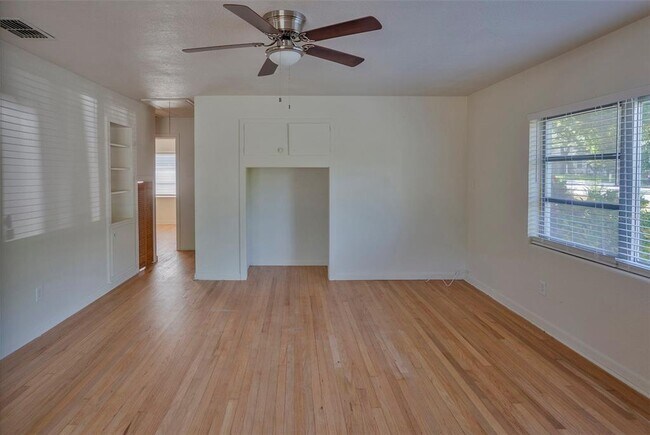 Foto del edificio - 1102 Sunset Point Rd
