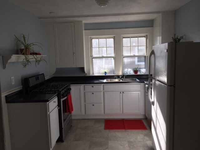 Primary Photo - 156 Russell St