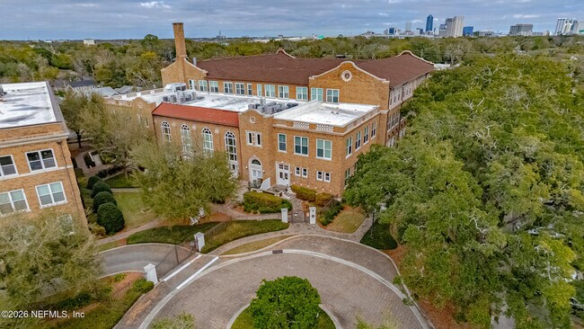 Foto del edificio - 2525 College St