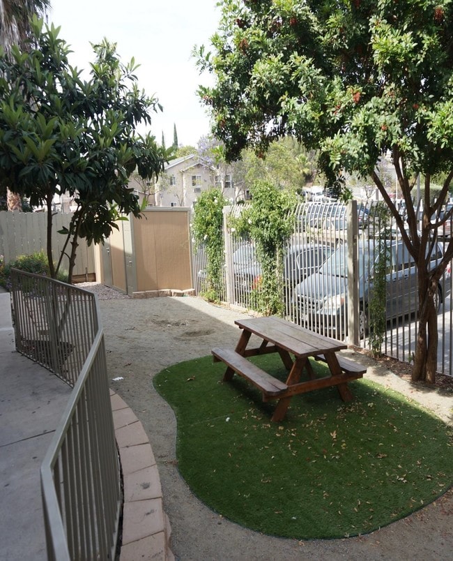 Foto del edificio - Auburn Apartments