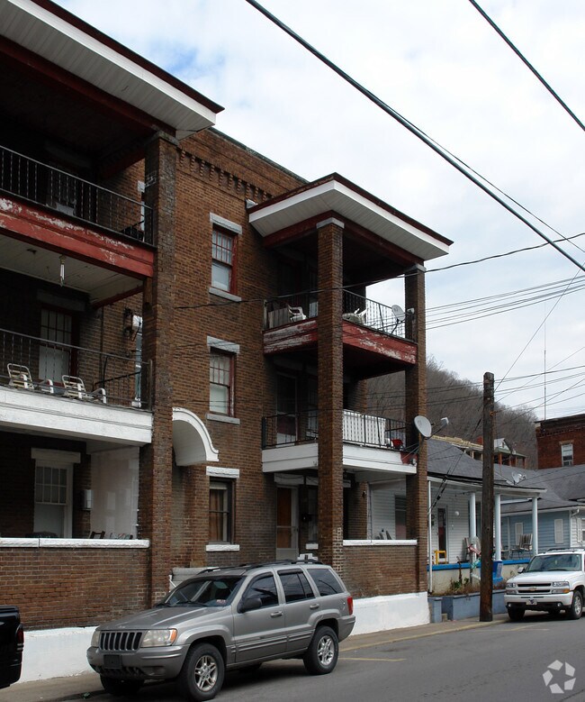 571 Stratton St, Logan, WV 25601 Apartments Logan, WV