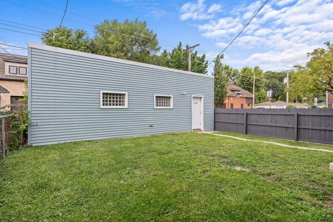 Building Photo - 1101 S Oak Park Ave