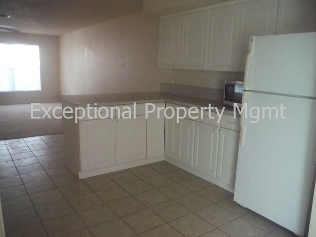 Building Photo - Waterfront 2 Bedroom/2 Bath DUPLEX!