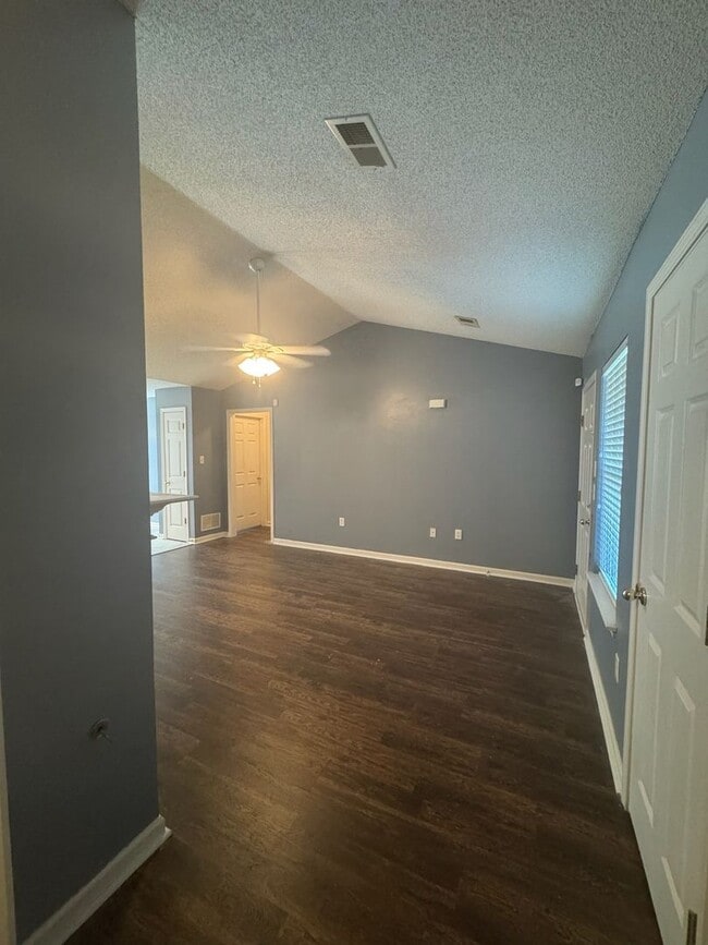 Foto del edificio - Olive Branch- 3 BR/2 BA Includes Lawn Main...