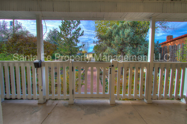 Building Photo - 549 Agua Fria St