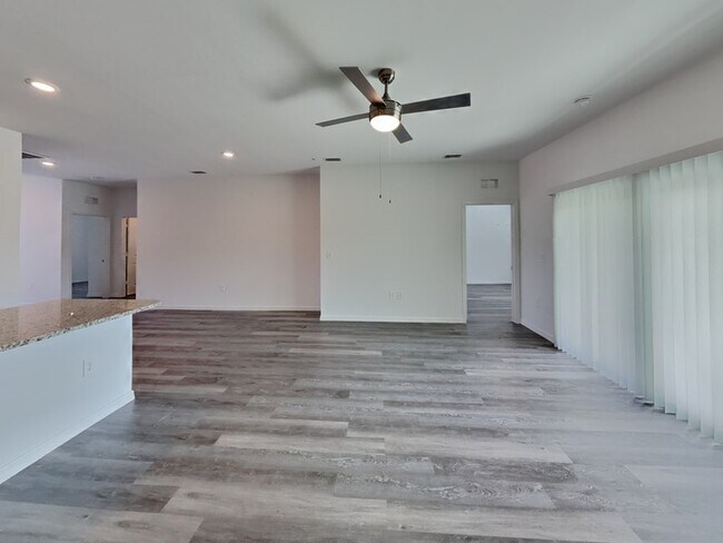 Foto del edificio - 615-617 SE 8th St
