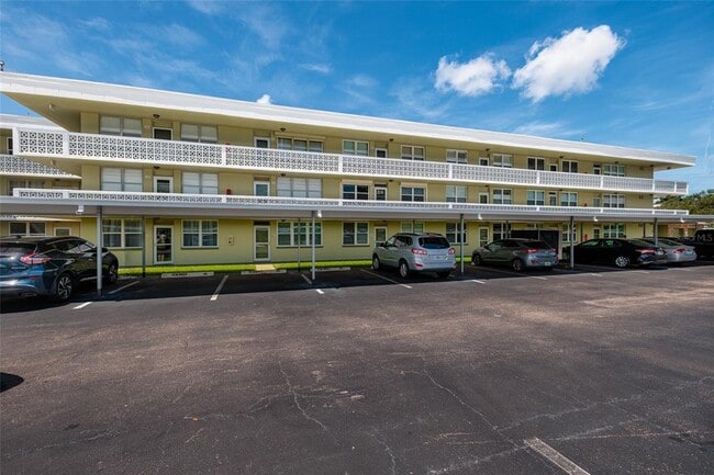 Building Photo - 4890 Bay St NE