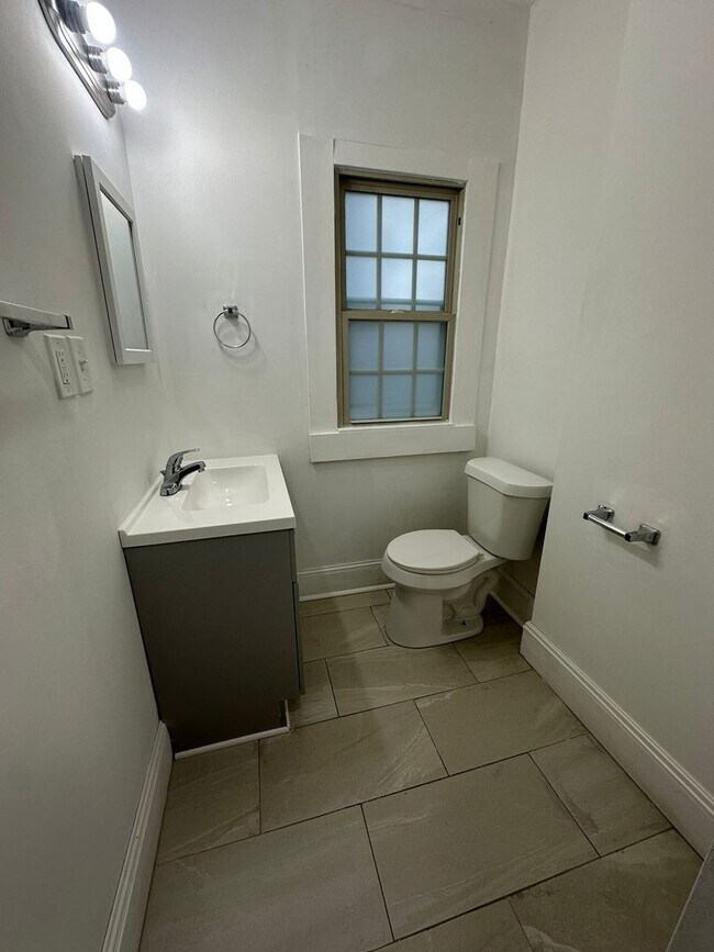 Building Photo - Move-In Ready Home in Akron’s Historic S. Portage Path Corridor (2BD/1BA)