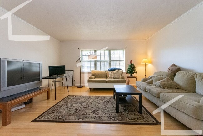 3Br/2Bth, Available Sep. 1, 2026. Great for a rommate students. MUST SEE!! - 3Br/2Bth, Available Sep. 1, 2026. Great for a rommate students. MUST SEE!! House