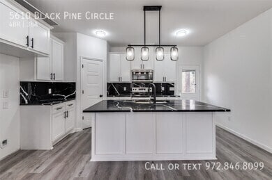 Foto del edificio - 5610 Black Pine Cir
