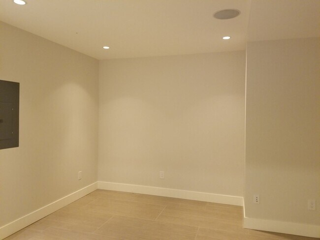 Building Photo - 4019 NE 92nd St