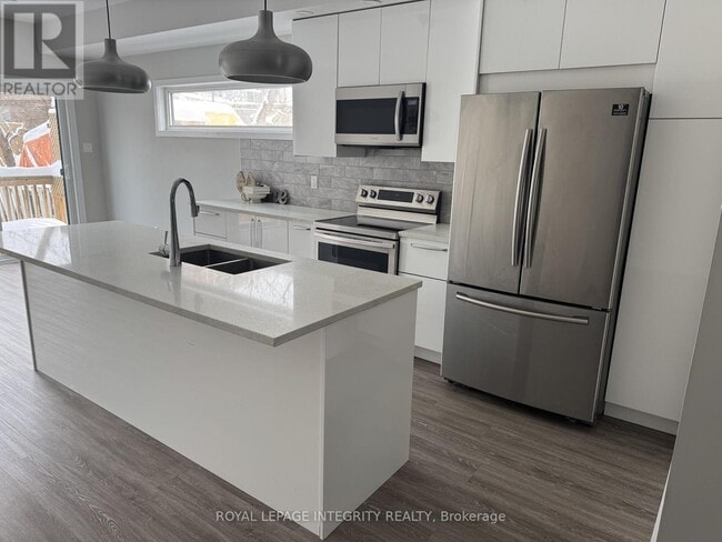 Building Photo - 247 Granville St