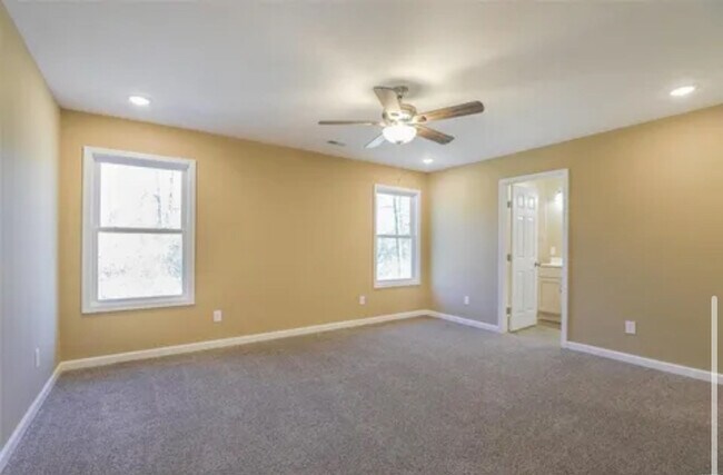 Building Photo - 371 Meadow View Dr