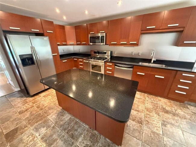 Building Photo - 290 Sweetwater Trce