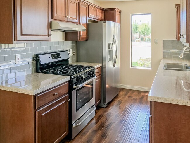 Building Photo - Beautiful Upgraded 2 Bed, 2 Bath with Private Patio!