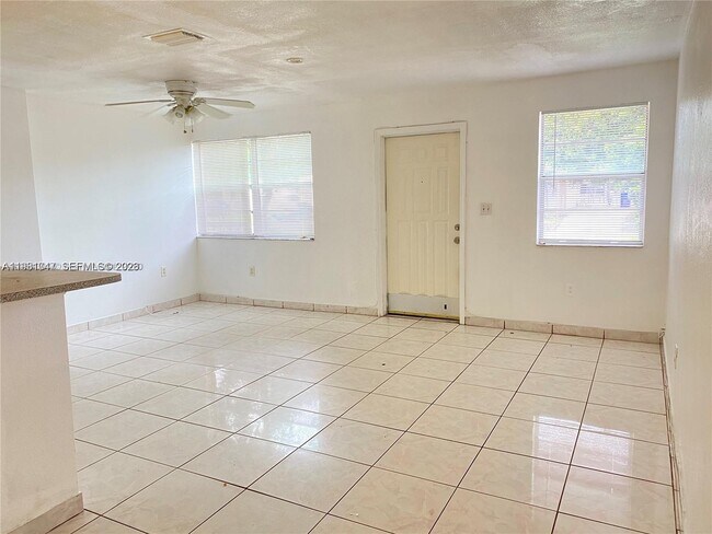 Building Photo - 3621 SW 46th Ave