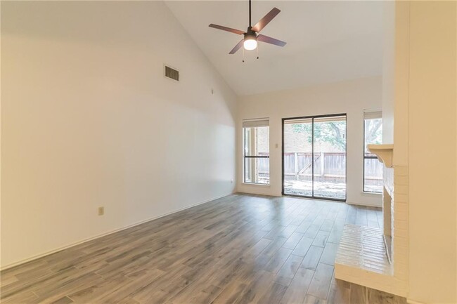 Building Photo - 7211 Lakewood Dr