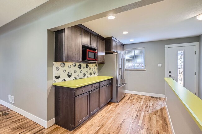 Foto del edificio - 4 Bed, 2 Bath Duplex in East Colfax – Brig...
