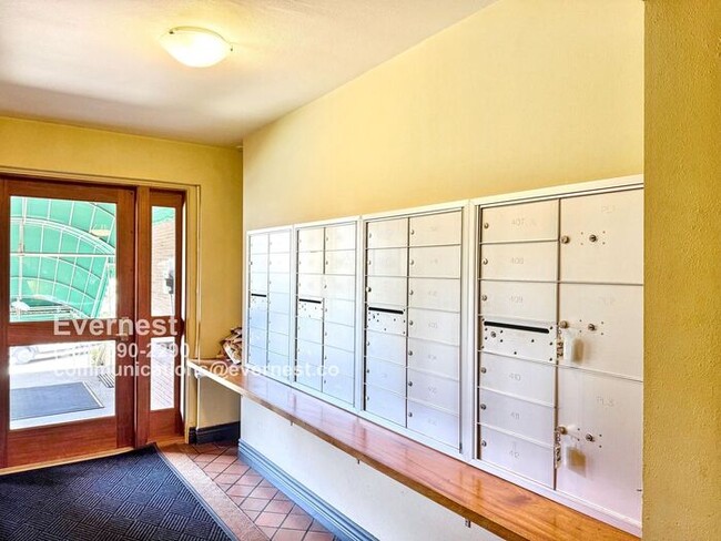 Foto del edificio - Charming One-Bedroom Condo in a Convenient...