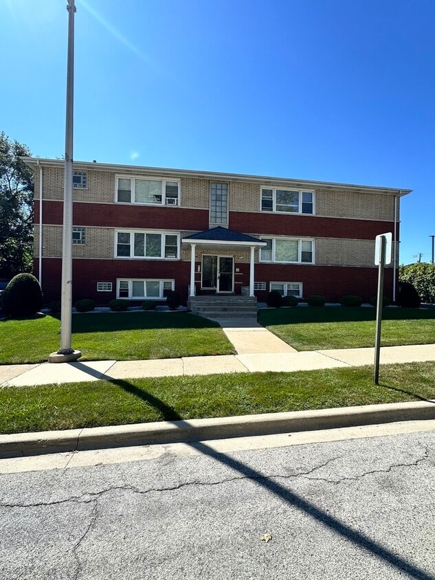 Primary Photo - 7121 W 110th St