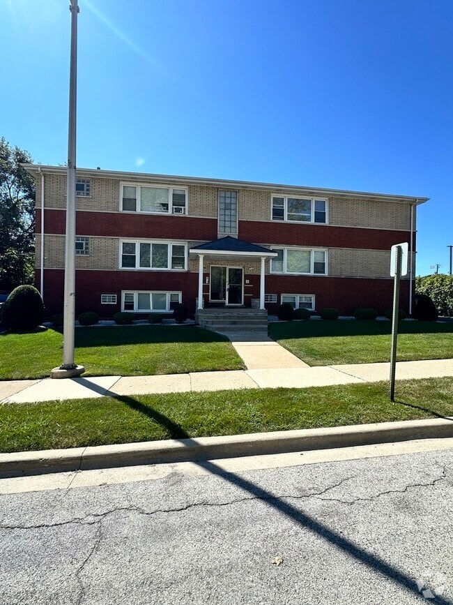 Building Photo - 7121 W 110th St