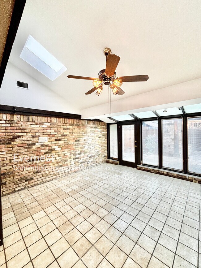 Foto del edificio - 1120 Stratford Dr