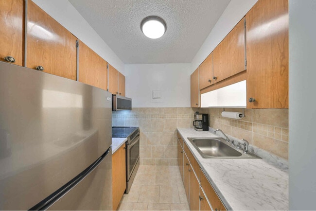 Building Photo - 525 9th Ave N
