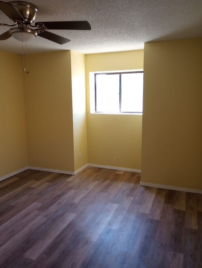 Building Photo - 3 bed 2 bath Renovated Rent Home