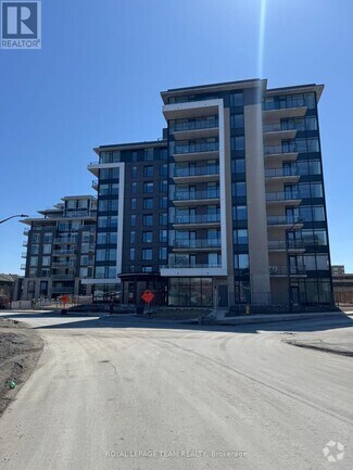 Building Photo - 360 Deschâtelets Ave.