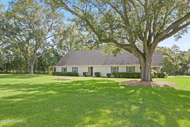 Foto del edificio - 2407 E Broussard Rd