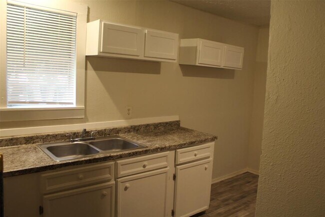 Foto del edificio - 6702 Avenue T Ave