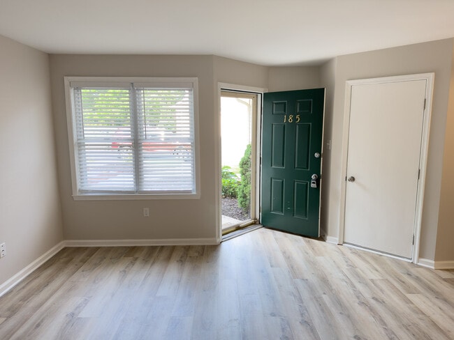 Building Photo - 185 Lindfield Cir