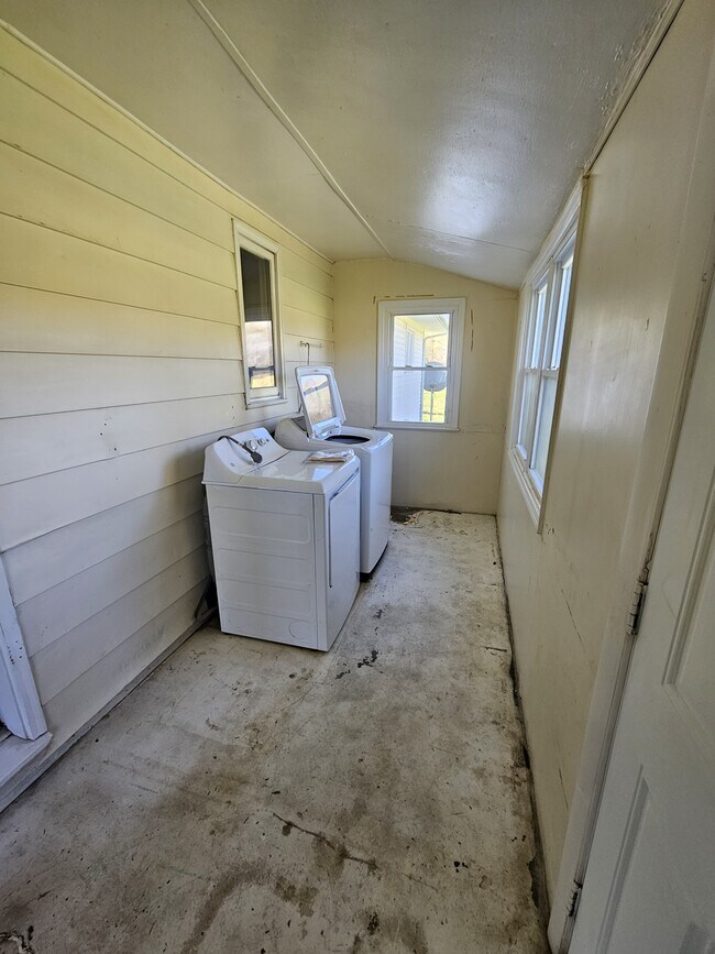 Foto del edificio - 7110 Noble Rd